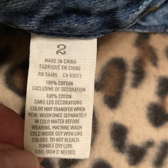 2 for $40 AMERICAN EAGLE Shorts Women’s Size 2 AEO Distressed Denim Jean Shorts - Picture 5 of 14